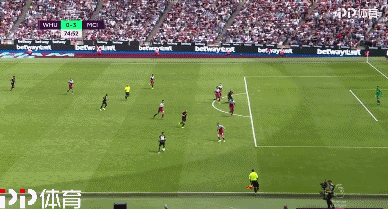 太阳报：52岁切尔西名宿马克莱莱担任环球小姐大赛评委